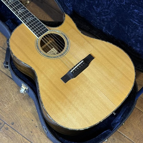 Larrivee acoustic guitar - larrivee, c-10